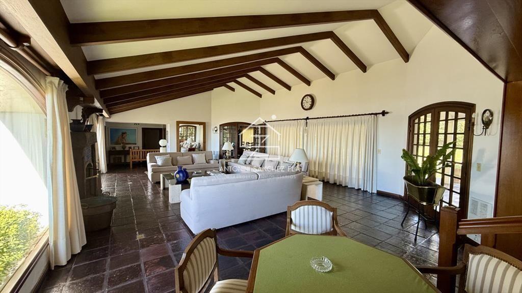 Venta Exclusiva CASA 8 Dormitorios Peninsula Del