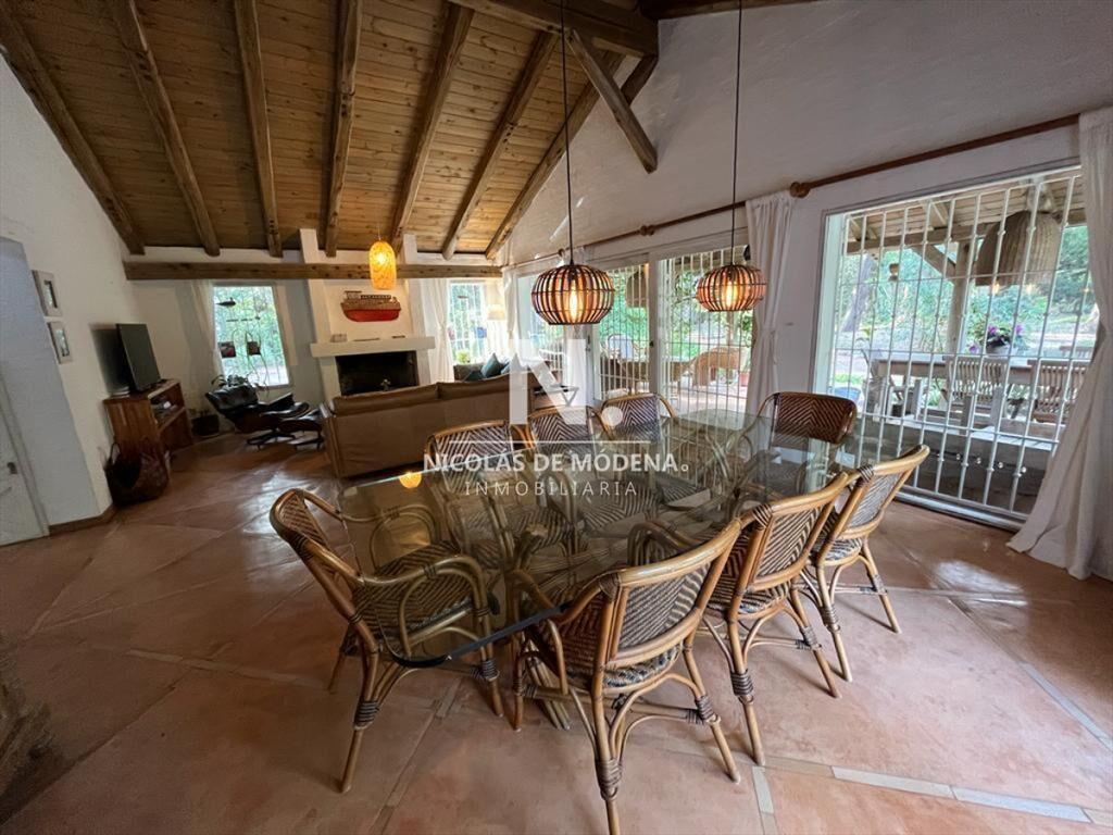 Vende casa de 4 dormitorios en Pinares, Punta del