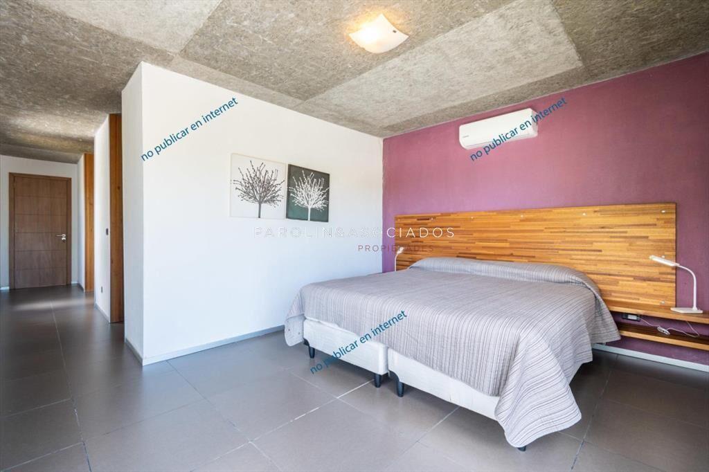 Venta de casa de 4 dormitorios en barrio Punta