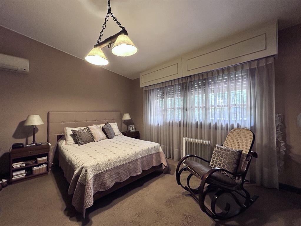 Venta casa 4 dormitorios con jardín, piscina , barbacoa y g