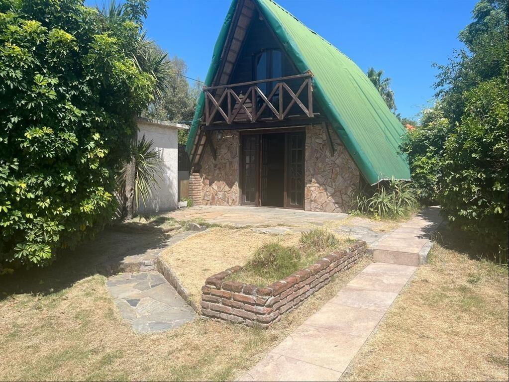 *** ALQUILADO ***  CABAÑA DE 3 DORMITORIOS PRÓX. AV. PEREZ