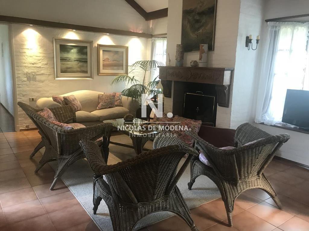 Vende comoda casa de 3 dormitorios, cerca del mar