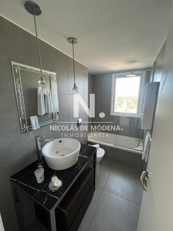 En venta apartamento de 2 dormitorios y 2 baños Punta del
