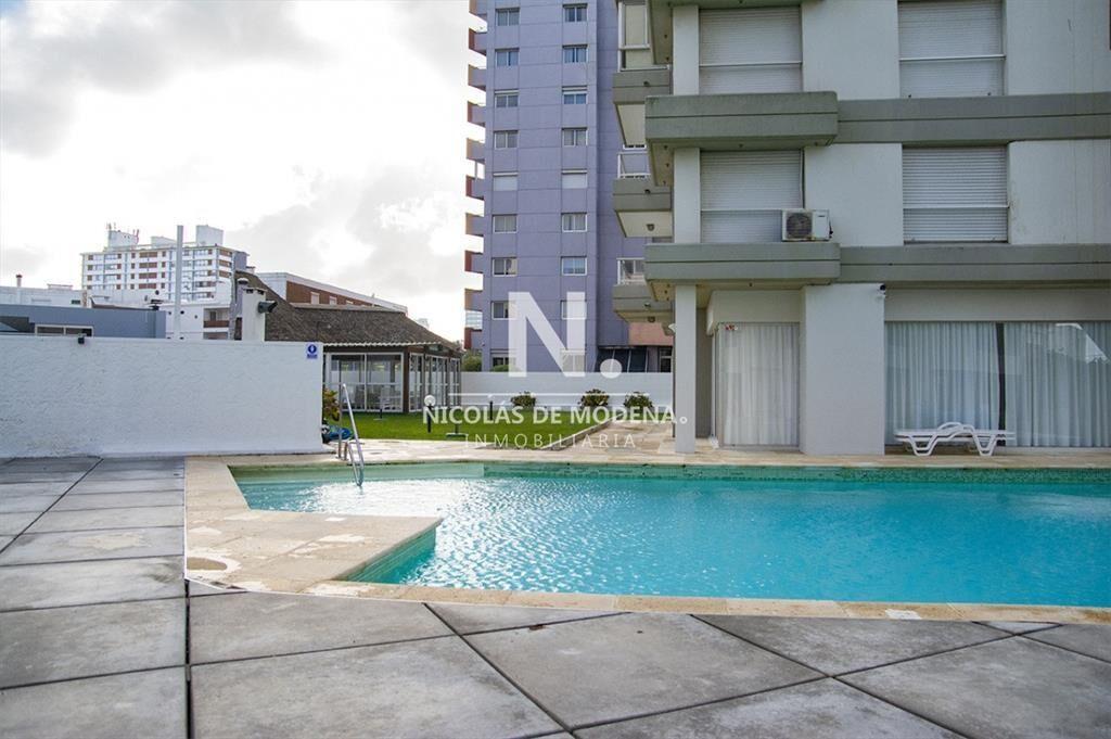 Vende impecable apartamento de 2 dormitorios con