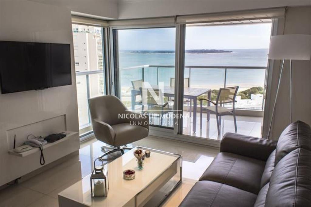 Vende apartamento de 2 dormitorios frente al mar,