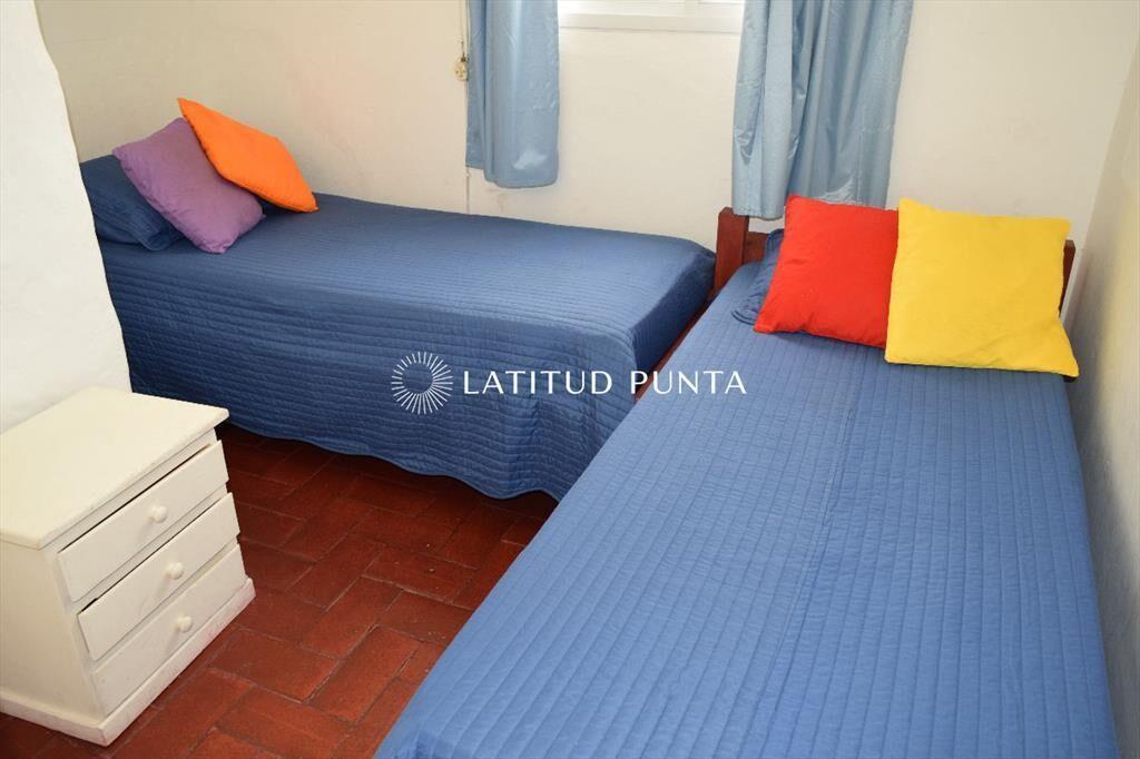 Alquiler  casa de 3 dormitorios playera a metros