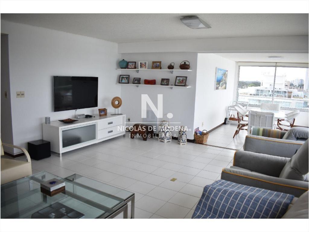 Departamento en playa brava, primera linea.