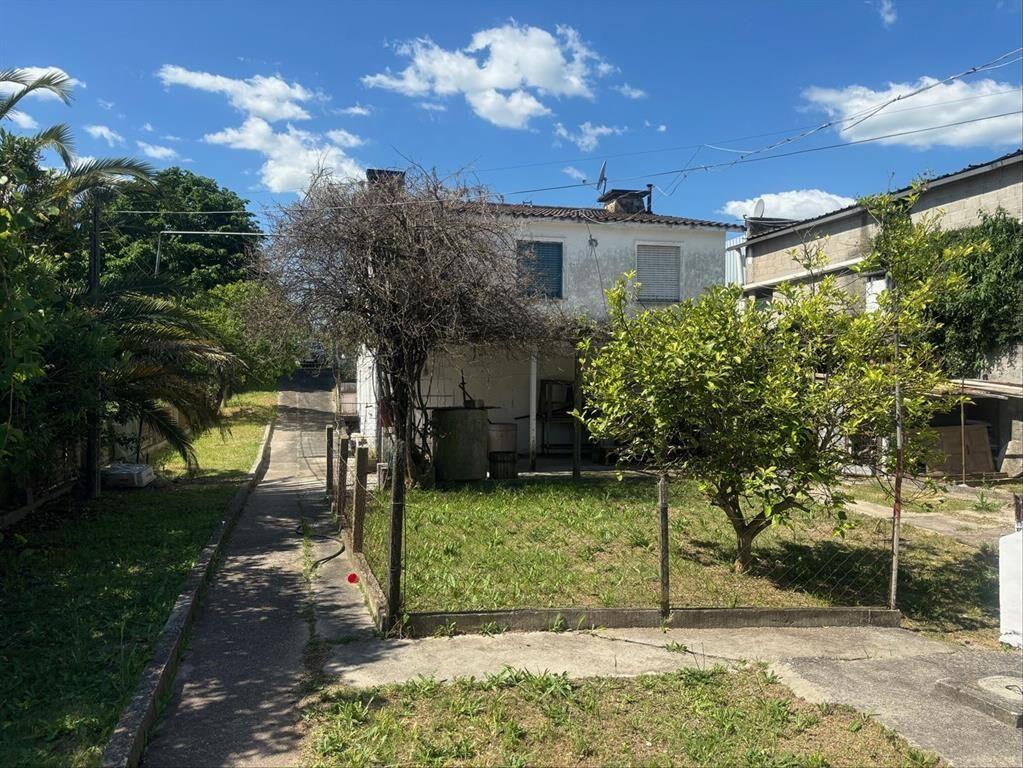 Local tipo galpón, 100 m2 edificados mas casa (Oficina)