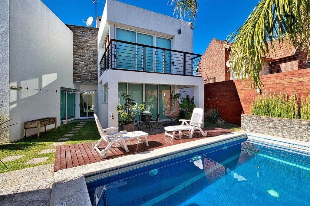 Casa en venta c/ cochera en Atlántida