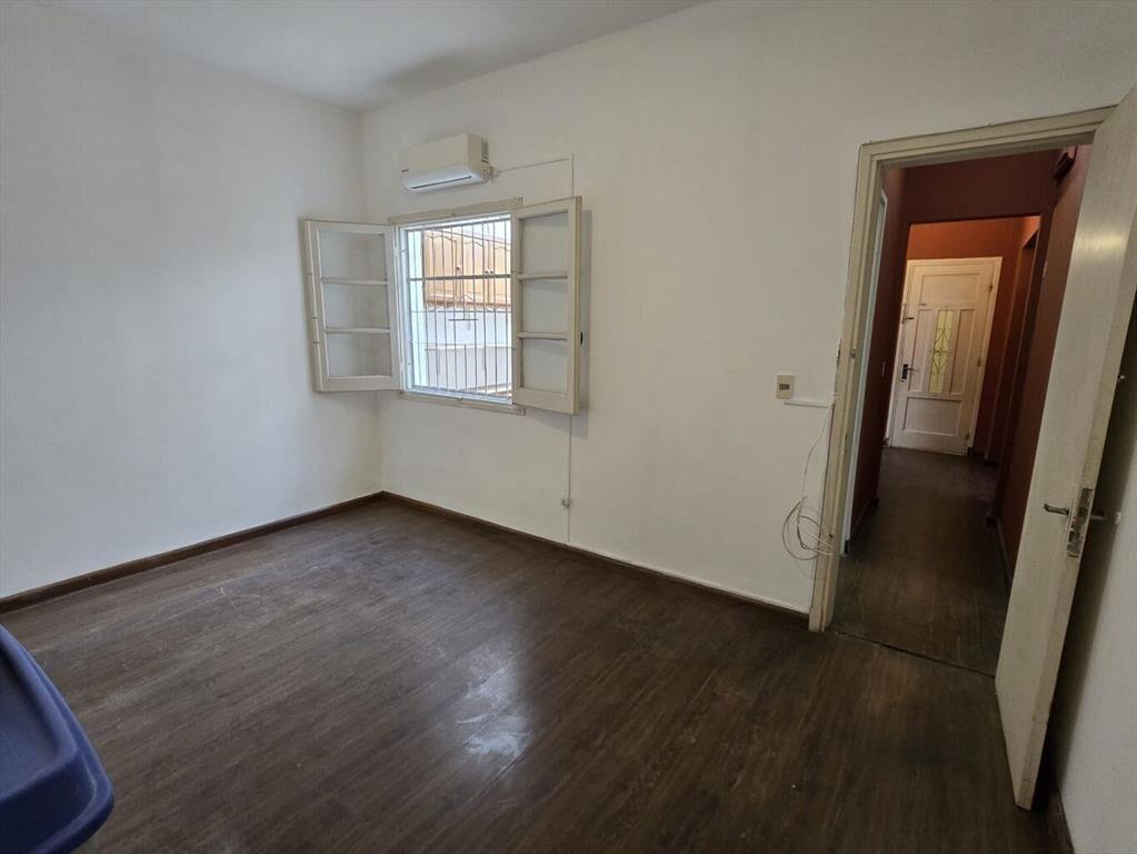 Casa en PB, sobre Pena, con patio, azotea y parrillero!