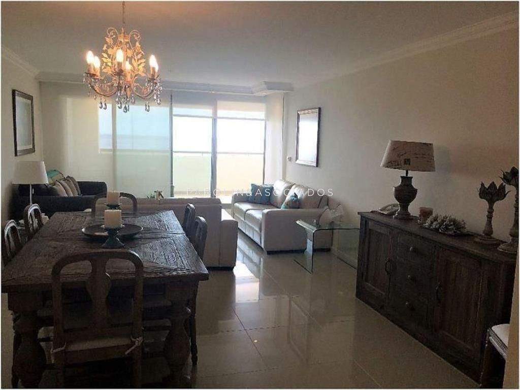 Hermoso apartamento de 3 dormitorios en venta en