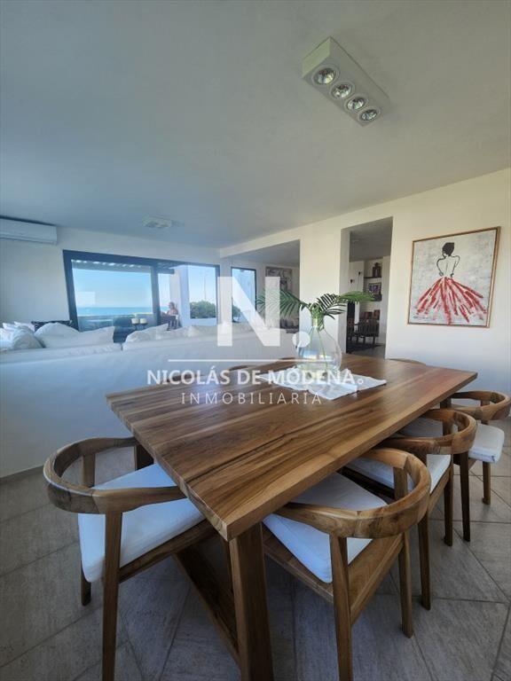 Vende apartamento de 2 dormitorios + dependencia de servici