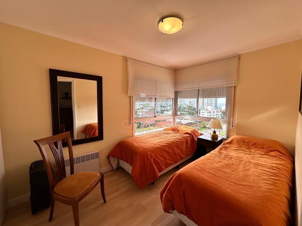 Apartamento de 2 dormitorios y medio en Playa ,