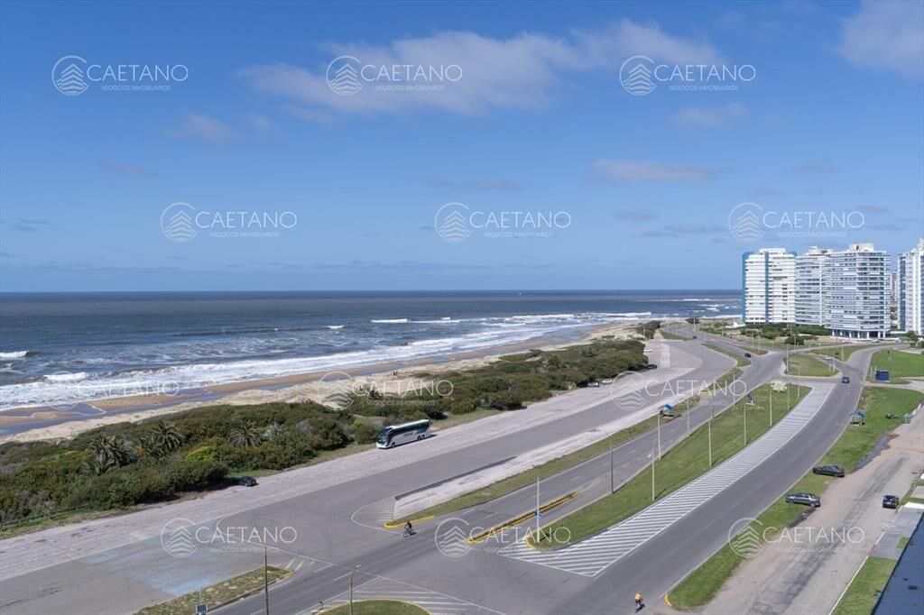 Venta de apartamento de 3 dormitorios y dep. de