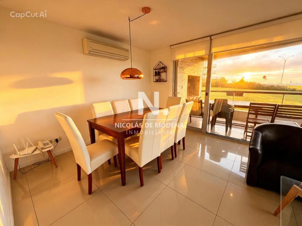 Apartamento en primera linea playa mansa, 3 dormitorios