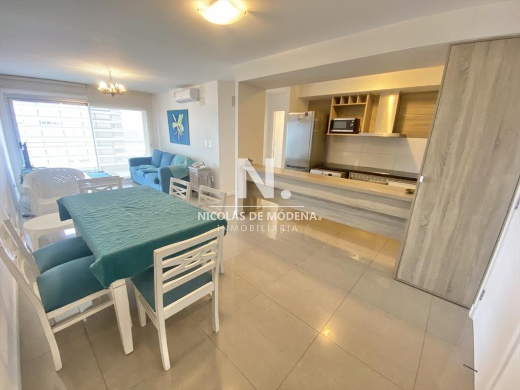 Vende apartamento de 2 dormitorios, con vista al