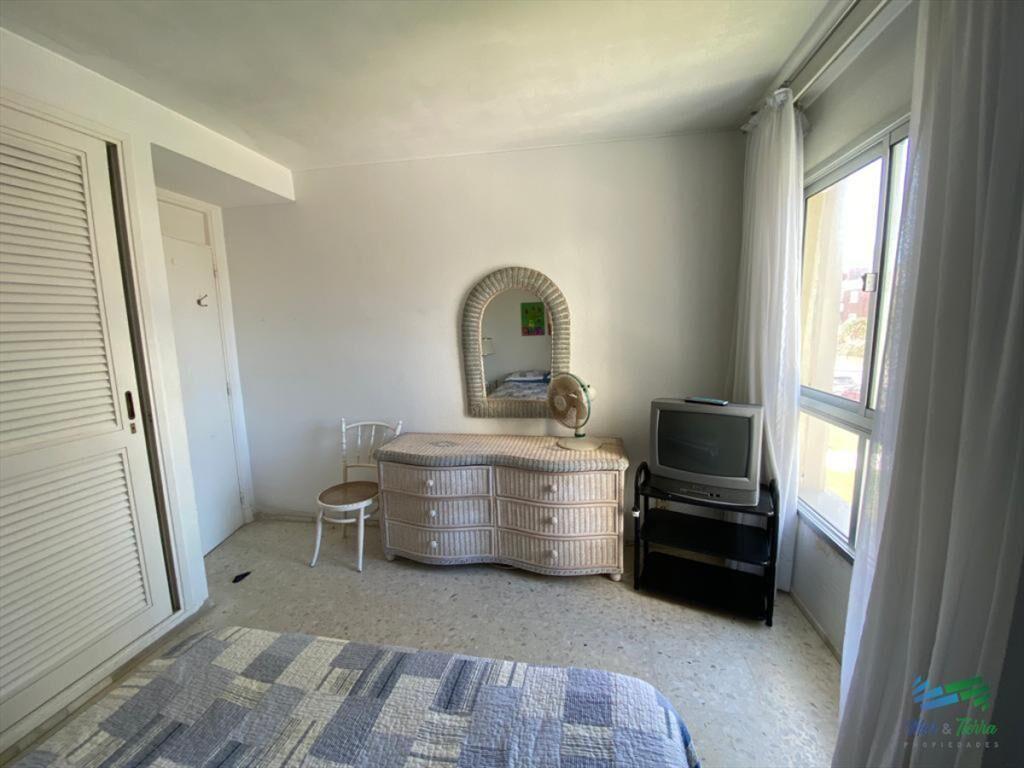 En venta apartamento 2 dormitorios sobre calle