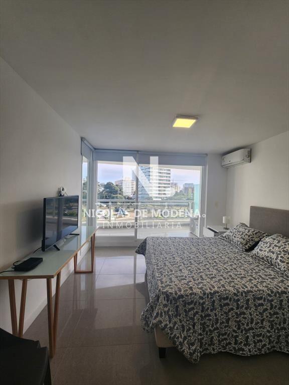 Apartamento de 4 dormitoios en venta, Roosevelt -