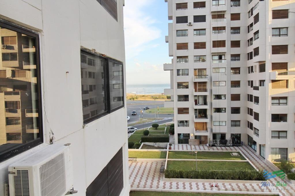 Muy  lindo apartamento ubicado sobre playa brava,