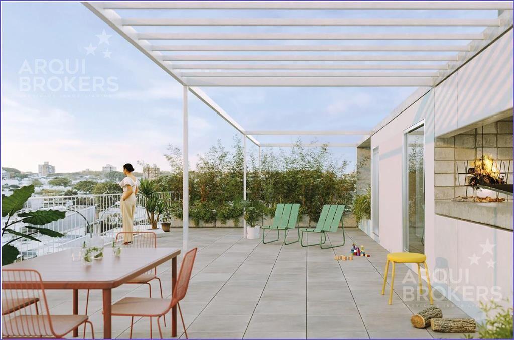 Apartamento penthouse de dos dormitorios en venta en Tres C
