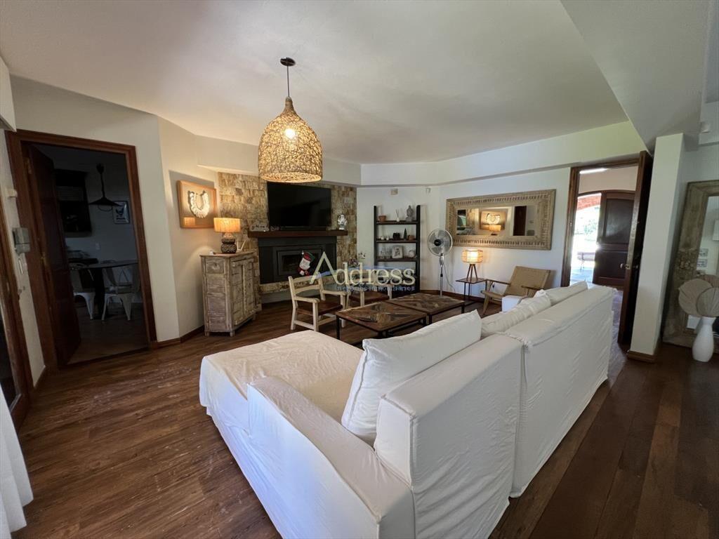 Casa en lugano, 5 dormitorios 4 baÃ±os y de