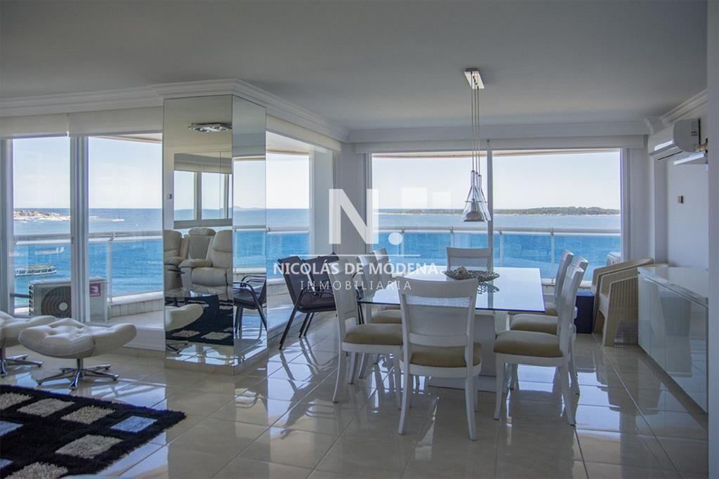Vende apartamento de 3 dormitorios en Playa Punta