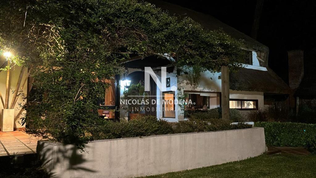 Vende casa en Pinares, Punta del Este