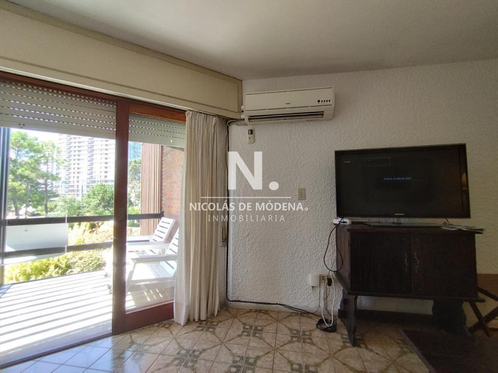 Departamento de dos dormitorios en venta en Punta del Este