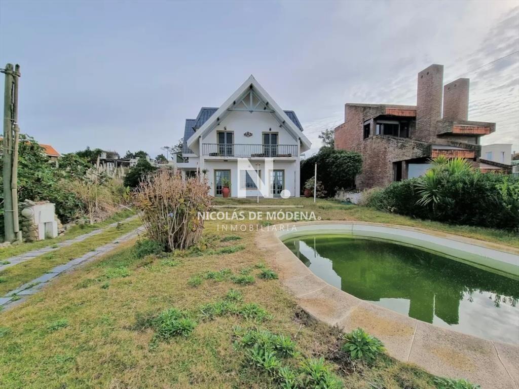 Encantadora casa de 5 dormitorios en Montoya
