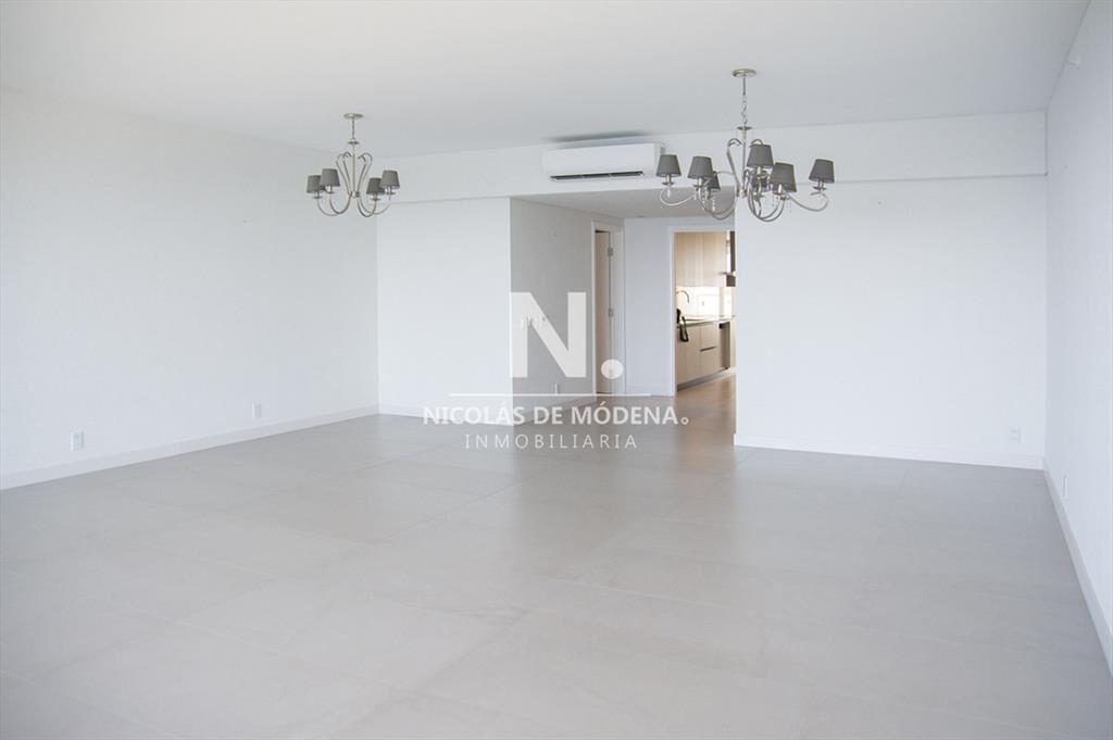 Departamento de 4 dormitorios en venta, frente al