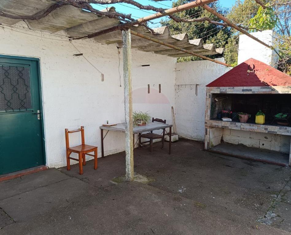 VENTA, casa de dos dormitorios, en Lezica.