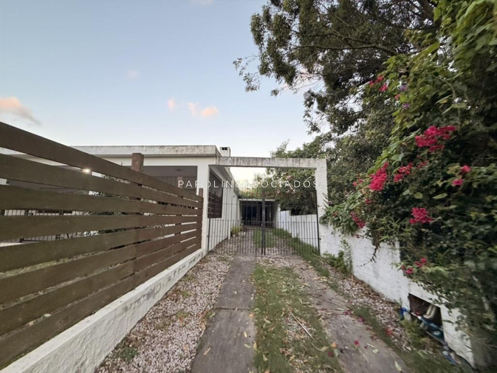 OPORTUNIDAD CASA DE DOS DORMIOTORIOS MAS EN !