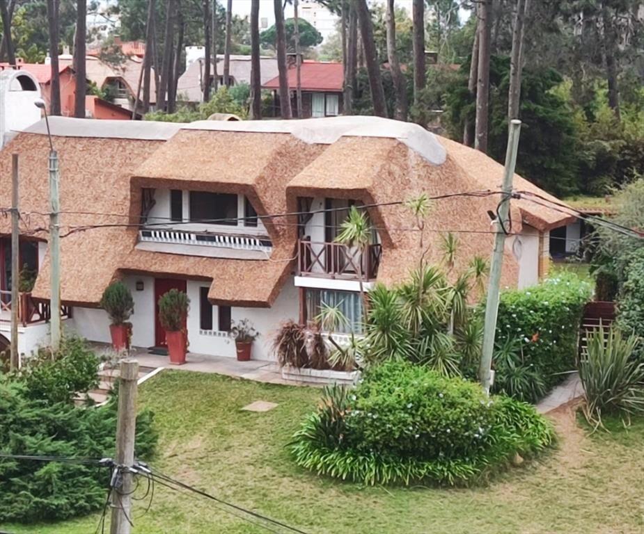 Casa en venta de 3 dormitorios c/ cochera en Pinares