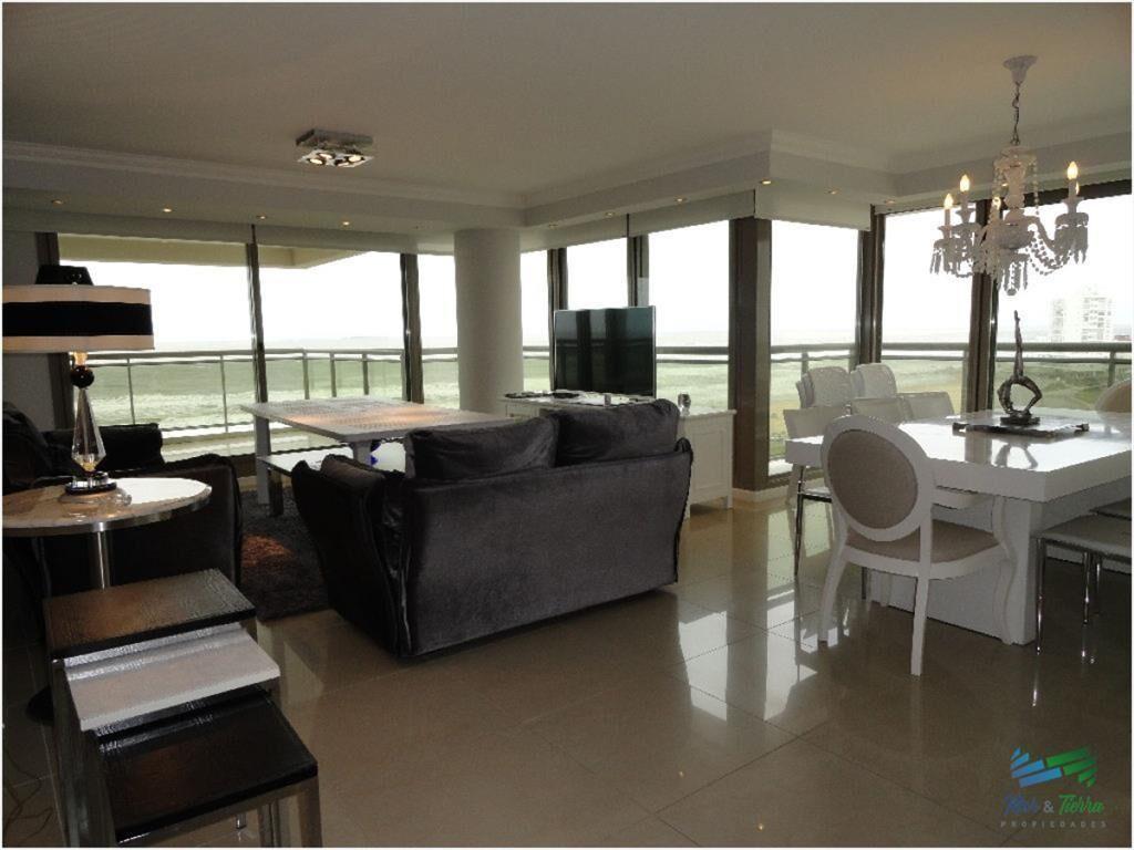 Apartamento en Brava, 3 dormitorios *