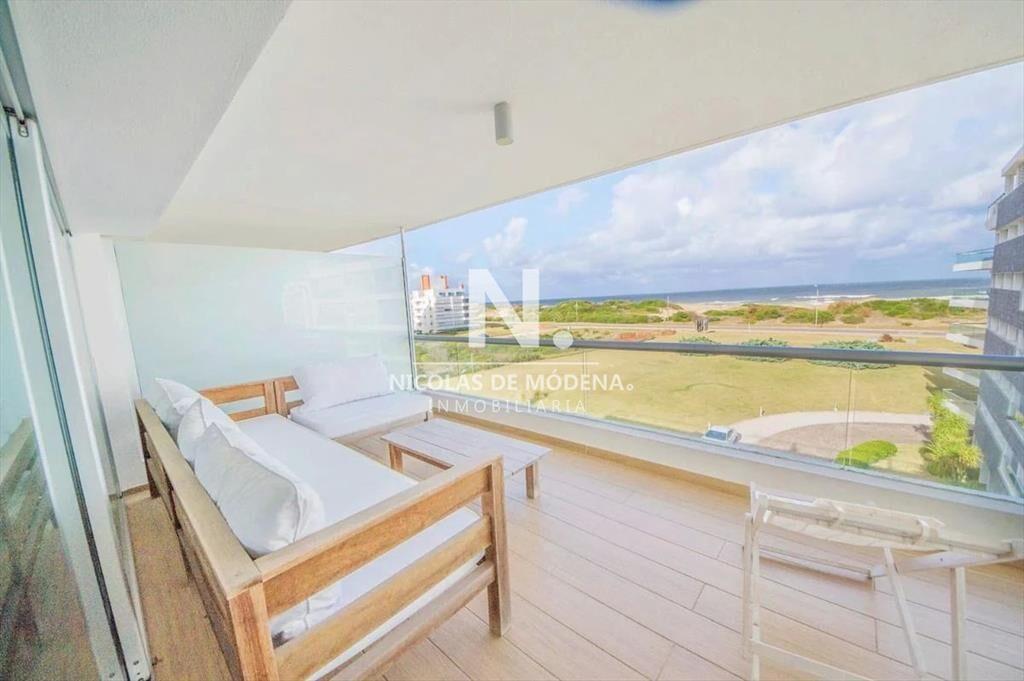 Departamento de 2 dormitorios y servicio en venta