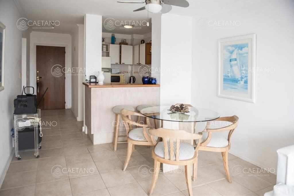 Vende apartamento de 2 dormitorios en Brava Punta del Este