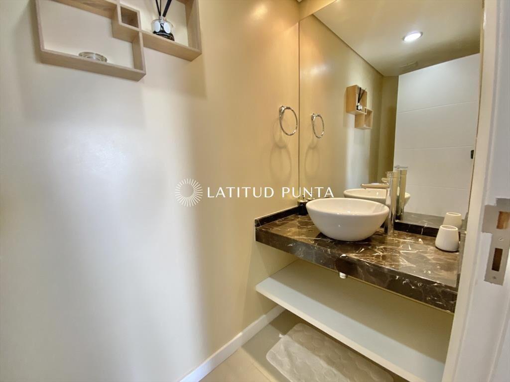 Piso alto en Mansa, 2 suites con parrillero