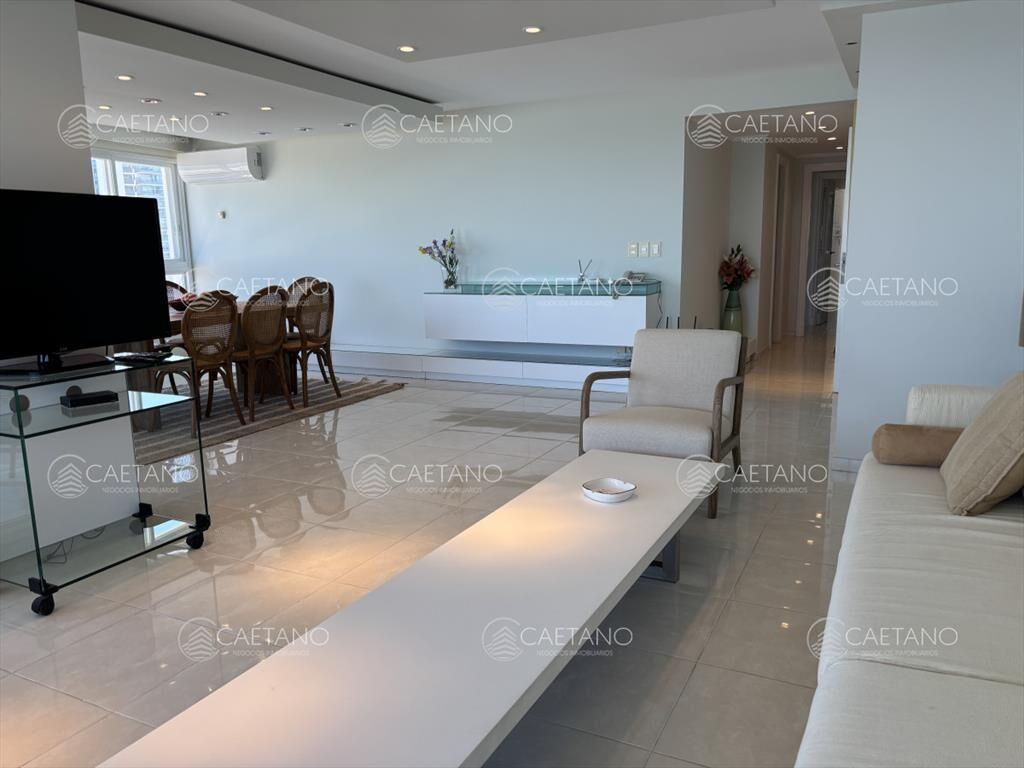 venta MILLENIUM TOWER mansa frente al mar tres suites y de