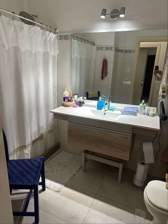 Muy buen apartamento de tres dorm y servicio completo en C