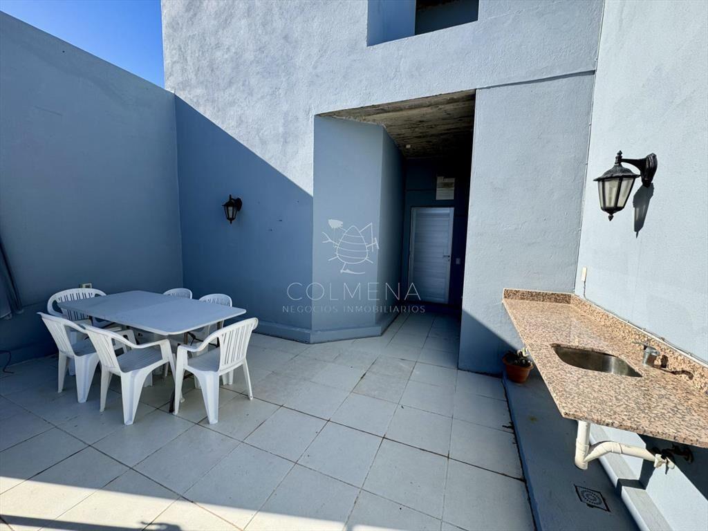 Apartamento en venta en peninsula con parrillero