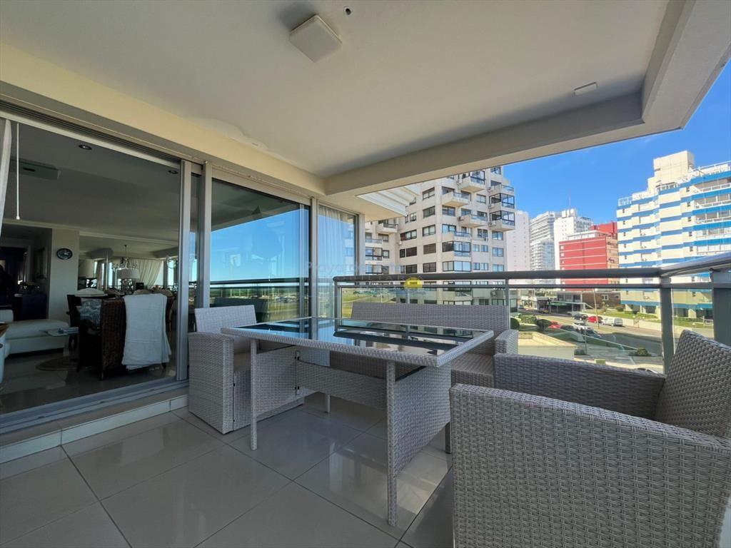 Apartamento en venta de 3 dormitorios en Punta ,
