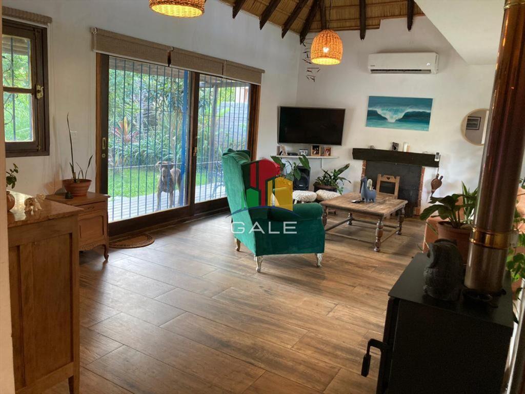 En venta casa espectacular en Pinares, de 3