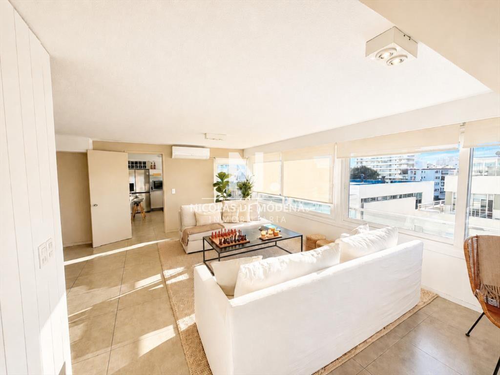 Apartamento de 3 dormitorios en venta frente a Playa Brava
