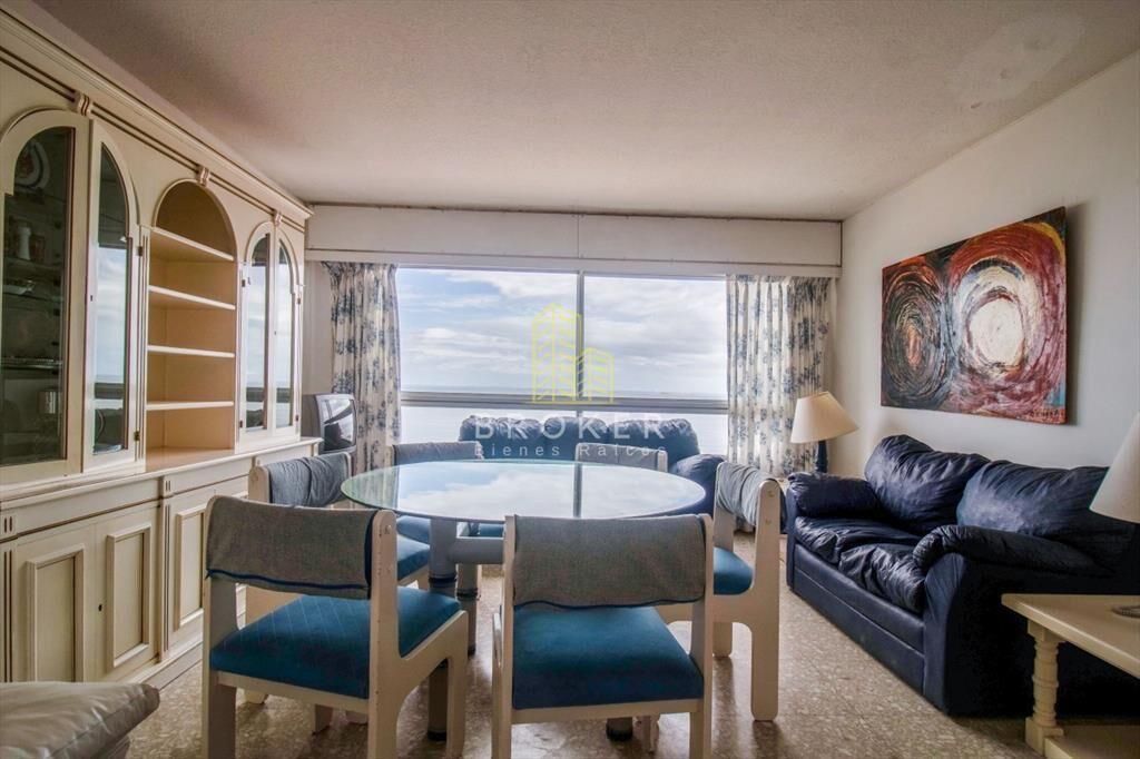 Venta de apartamento de tres dormitorios en Punta