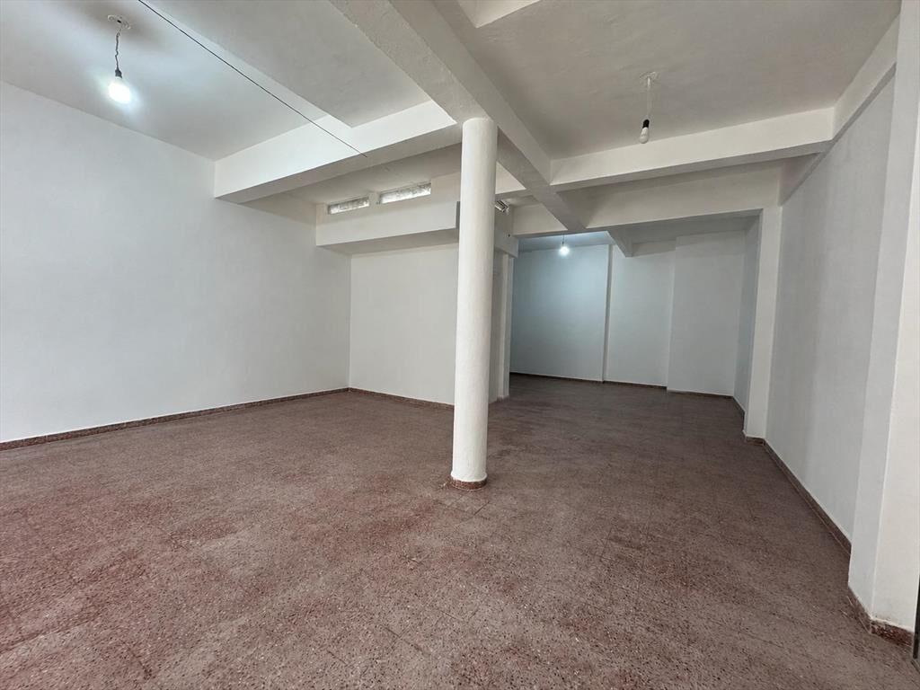 Venta local comercial con renta. Tres Cruces. A dos cuadras