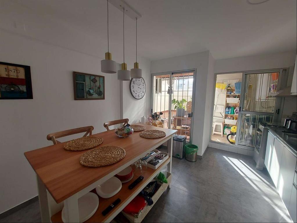 Alquiler apartamento con muebles 3 dormitorios, 2 baños, pa