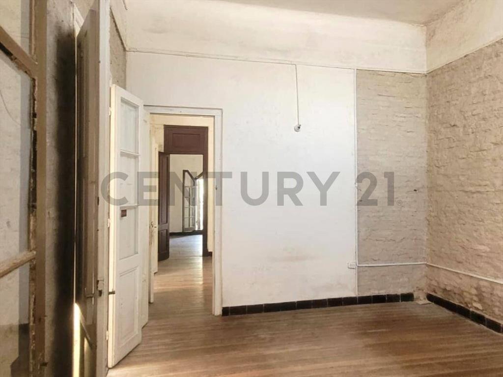 VENTA CASA A RECICLAR EN REDUCTO 100 m2 Al frente PH acep...