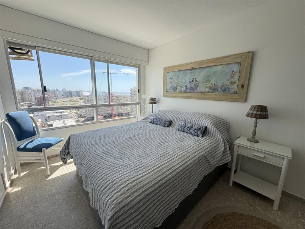 Zona centrica, peninsula, piso alto con vista