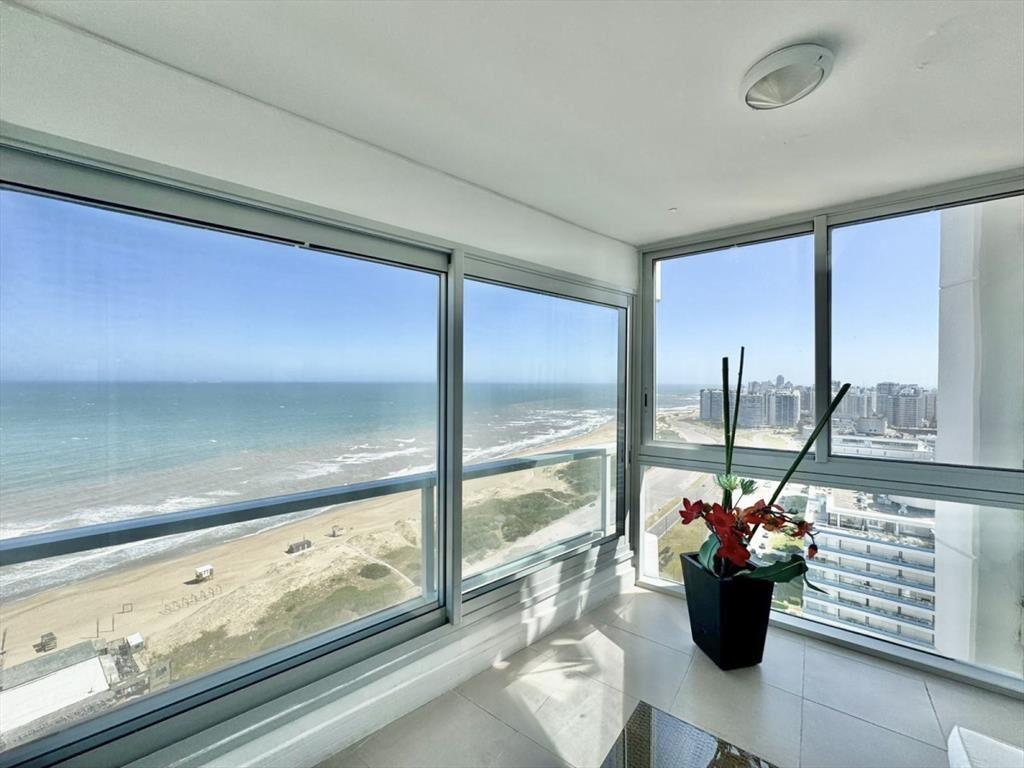VENTA APARTAMENTO 3 DORMITORIOS + DEPENDENCIA -