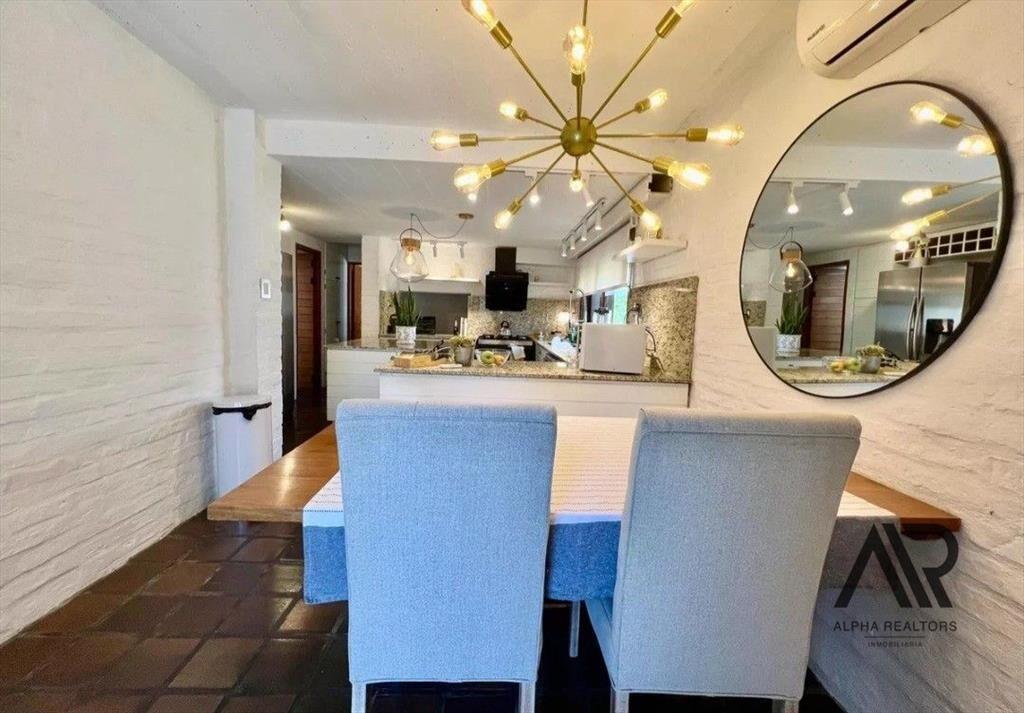 Casa en venta de 4 dormitorios c/ cochera en La Tahona